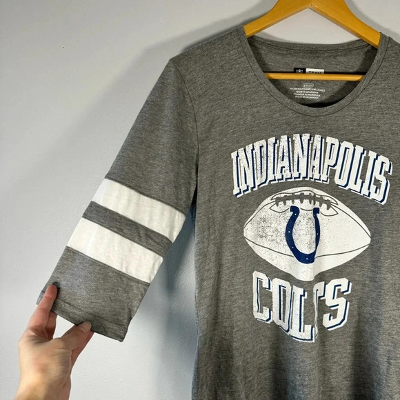 Indianapolis Colts Women's Tee Down Scoop Neck 3/4-Sleeve T-Shirt NFL - Picture 5 of 5